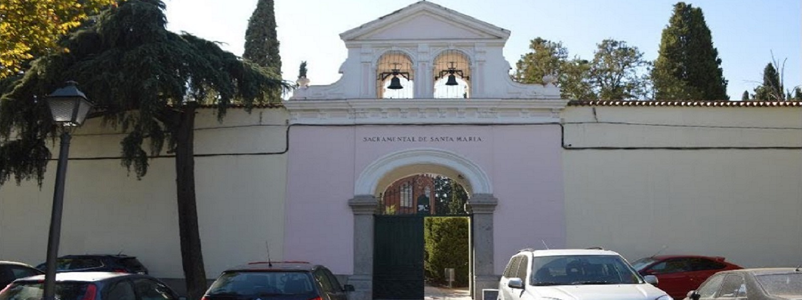 <p>La monumental Sacramental de Santa Mar&iacute;a se emplaza desde 1840 en el cerro San D&aacute;maso, Carabanchel, auspiciada por la uni&oacute;n de la Cofrad&iacute;a de Santa Mar&iacute;a de la Alameda con la del Hospital General</p>
